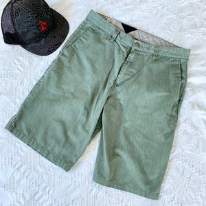 SOLD Men’s Size 32 Volcom Shorts